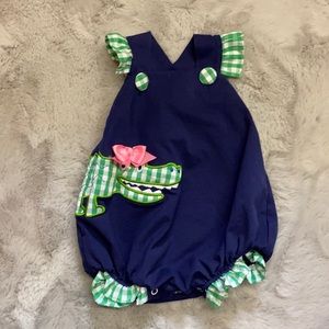 Three Sisters Alligator Bubble